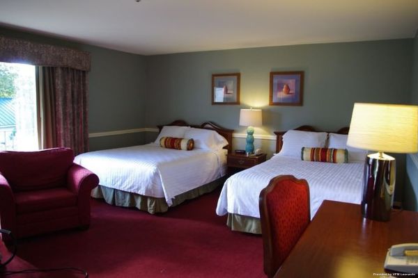 COLONIAL MOTEL AND SPA (Brattleboro)